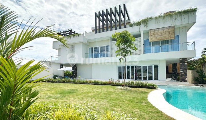 Leasehold - Luxury villa with breathtaking views of majestic mountains in Cemagi, Bal