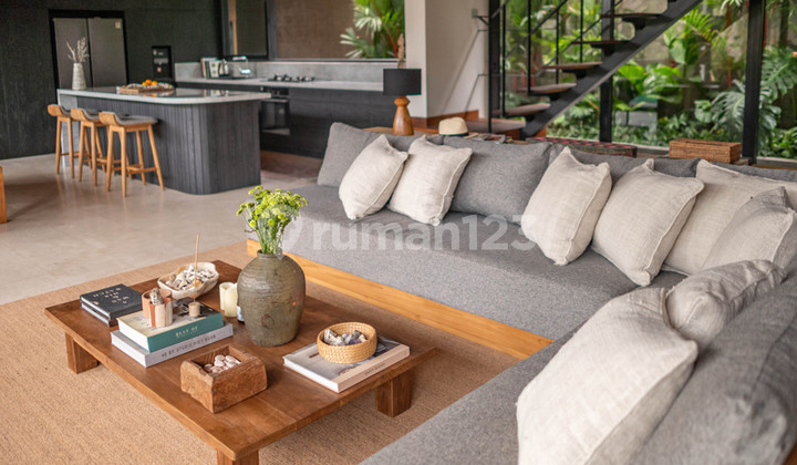 Leasehold - Luxurious Modern Tropical Family Villa in Babakan, Canggu, Bali