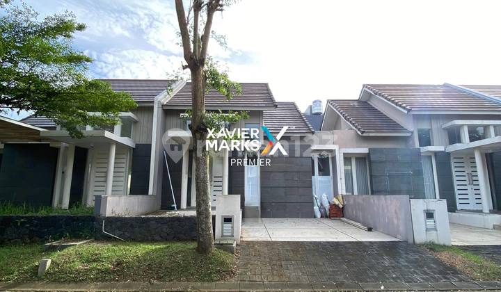 Modern Minimalist House in the Elite Araya Malang Housing Complex