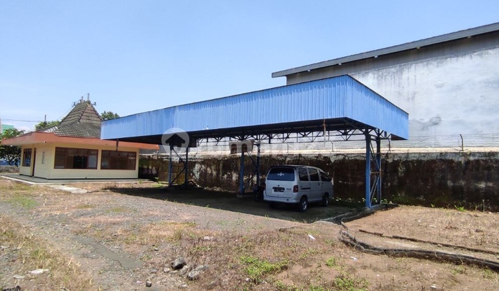 Wide Road Row Warehouse in Pandanwangi Malang Wide Road Row Warehouse in Pandanwangi Malang