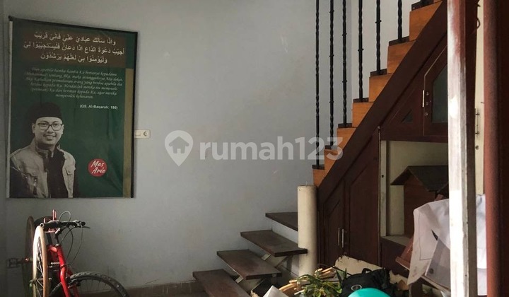 Rumah 3 Lantai One Gate System di Puncak Buring Indah Malang