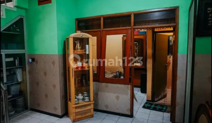 Strategic 3-Story House in a Quiet Neighborhood, Sulfat Malang