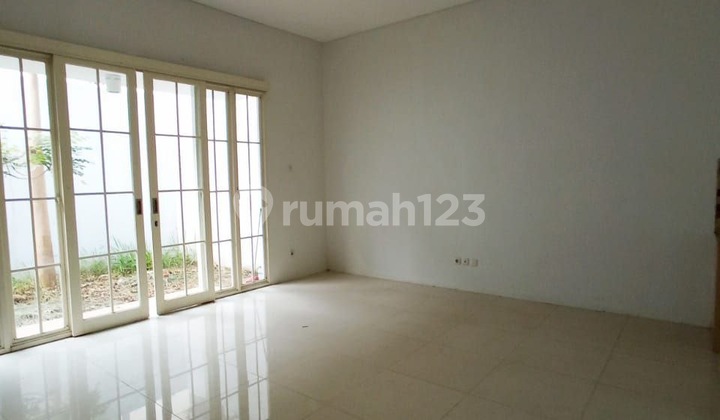 A Step Away from Brawijaya Campus Home in Green Orchid Malang