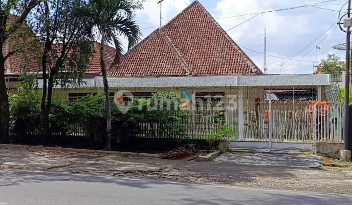 Turun Harga Banyak Rumah Klasik di Poros Jalan Daerah Pulau-Pulau , Klojen Malang
