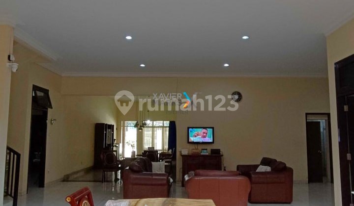 Well-Maintained Classic House Ready to Occupy in Pulau-Pulau Area, Klojen Malang 2