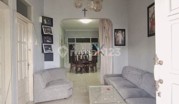 Hook House on the Lowokwaru Riverside, Malang 2