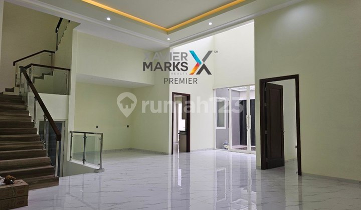 New Luxurious Fresh House Araya Boulevard, Magnificent 2.5-Story House in Greenwood Boulevard Araya Malang 2