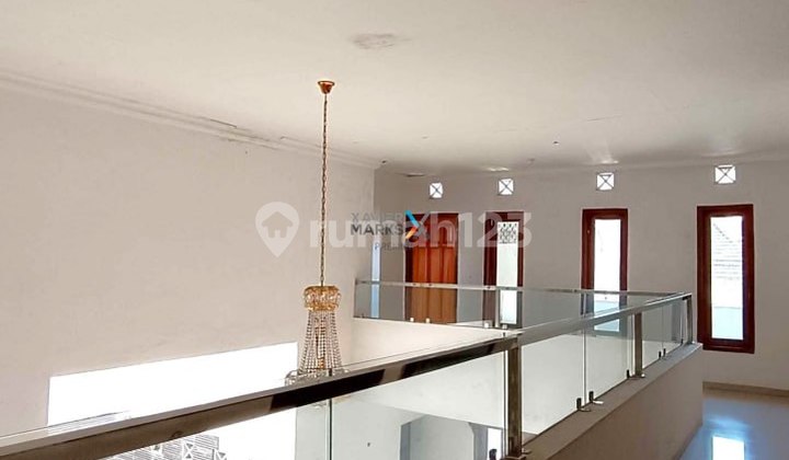 Classic 2-Storey House in the Pulau Pulau Area, Klojen Malang 2