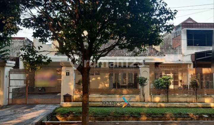 Rumah Daerah Pulau Pulau dengan Bangunan Klasik