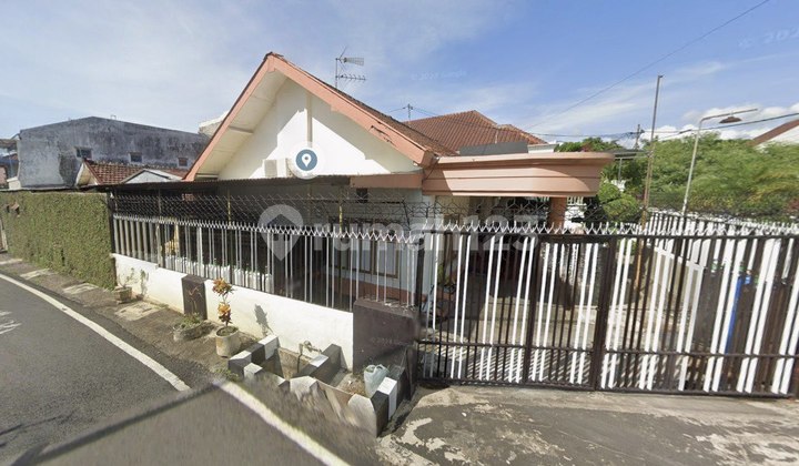 Rumah Besar Klasik Hook di Jalan Buah-Buahan, Malang