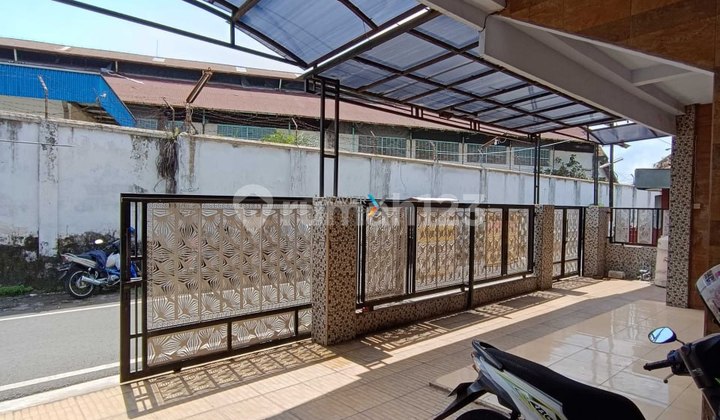 Modern Design House Well-Maintained & Ready to Occupy in Pulau-Pulau Area, Klojen Malang 2