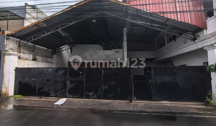 Gudang Bonus Lapangan Badminton di Plaosan Arjosari Malang Gudang Bonus Lapangan Badminton di Plaosan Arjosari Malang