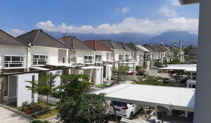 Villa Strategic Location Mojorejo Cluster, Batu City 2