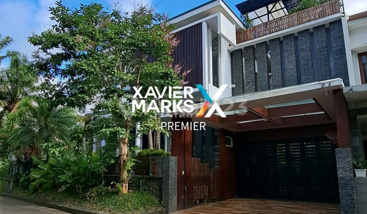 Rumah Mewah 2,5 Lantai - Semi Furnisheddi Boulevard / Jalan Utama - Posisi Hooklokasi : Perumahan Permata Jingga