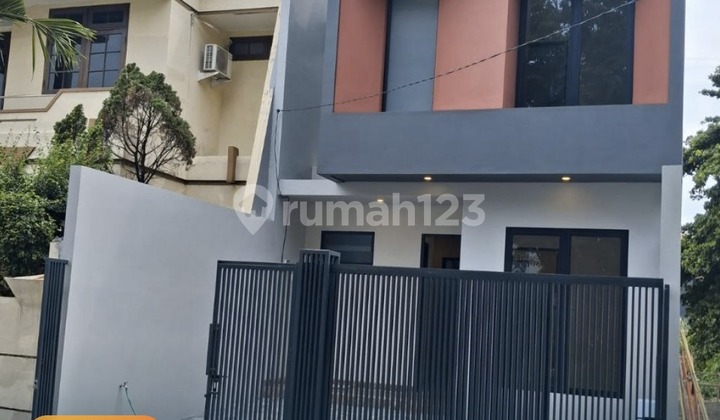 Modern 2-Story House in Manyar, East Surabaya, 326 m² 2