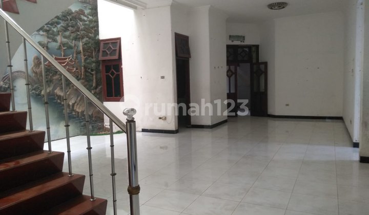 PRICE DROP 2-Story House with SHM at Simpang Darmo Permai South, LARGE ROAD ACCESS