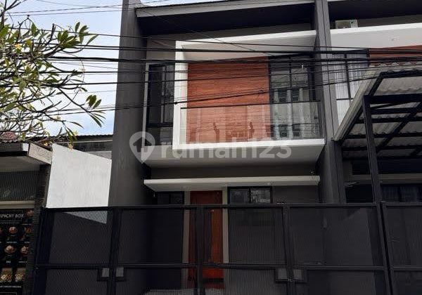Rumah 2 Lantai SHM Siap Huni Sutorejo Surabaya Timur BW 328