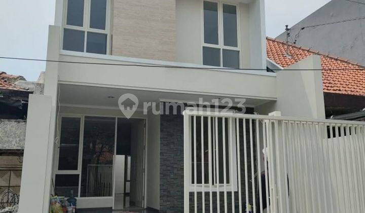 Rumah Modern SHM Minimalis Manyar Tirtoasri Surabaya Timur Ema