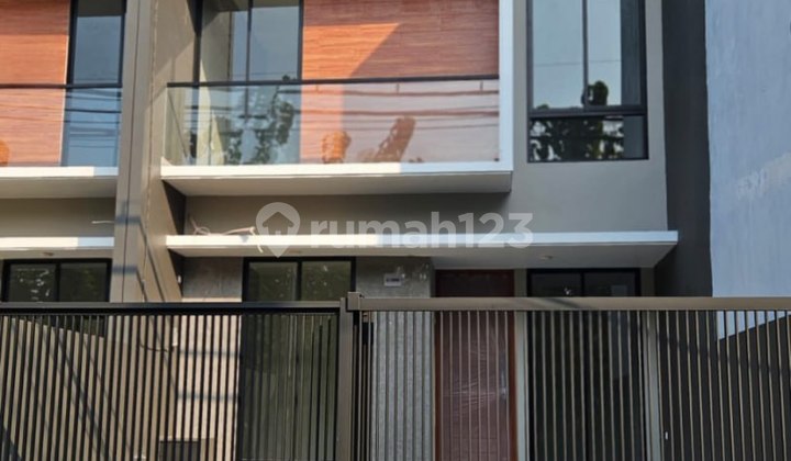 Rumah Baru 2 lantai SHM di Kutisari Surabaya Selatan EMA 352 Rumah Baru 2 lantai SHM di Kutisari Surabaya Selatan EMA 352