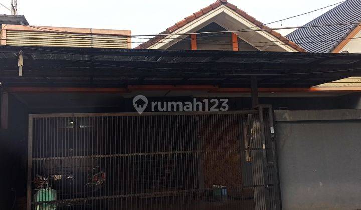 Rumah Siap Huni Depan Taman di Taman Meruya Ilir 1