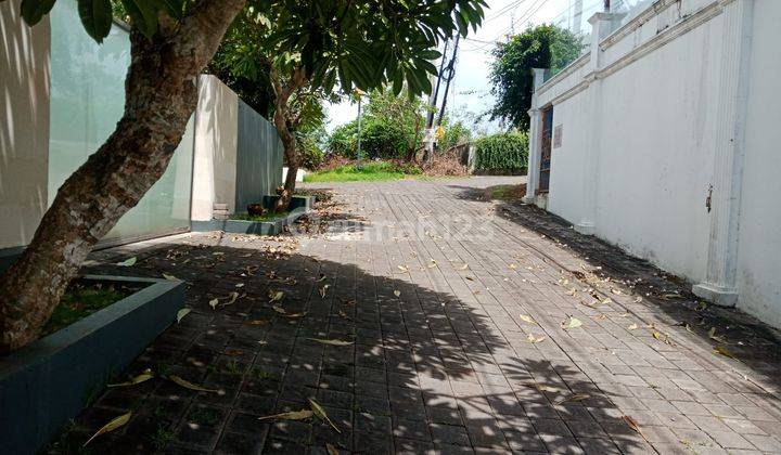 For rent a small plot of land with an area of 230 m2. Location Jl Gita Kencana Jimbaran. 2