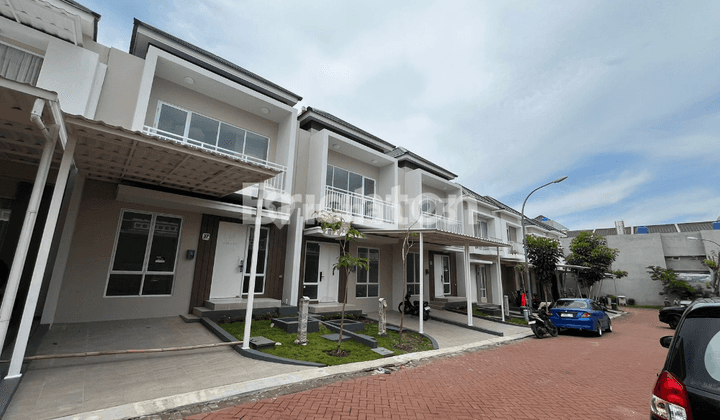 RUMAH PARAMOUNT VILLAGE 2 LANTAI SIAP HUNI CLUSTER MEWAH PUSAT KOTA 2