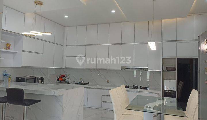 Jual rumah lux di komplek perumahan elite Singgasana Pradana Bandung 2