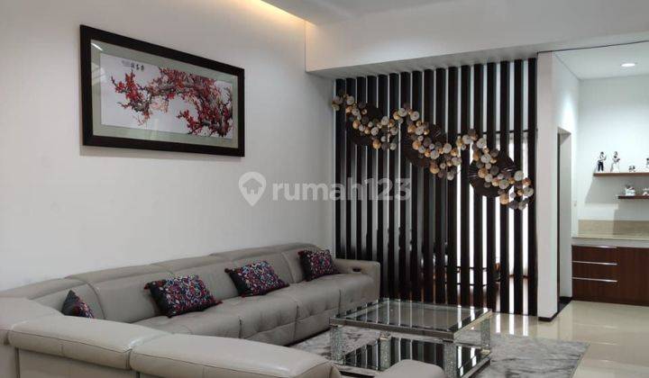 Jual rumah lux singgasana pradana bandung