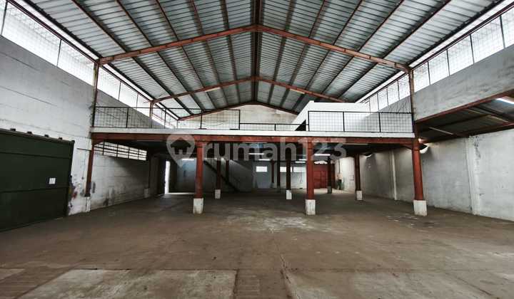 Container Warehouse Rental 20 Feet Cibolerang, South Bandung