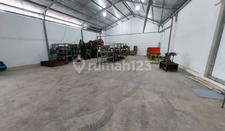 Warehouse and Office Residential House for Sale in Cibaduyut, Bandung