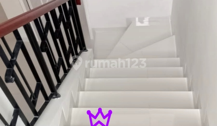 Rumah Cantik 2 Lantai, Bagus Dan Siap Huni di Legenda Wisata 17