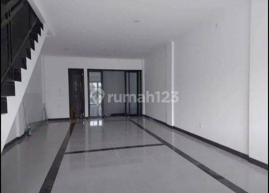 Rumah baru gress, minimalis modern  3 lantai 2