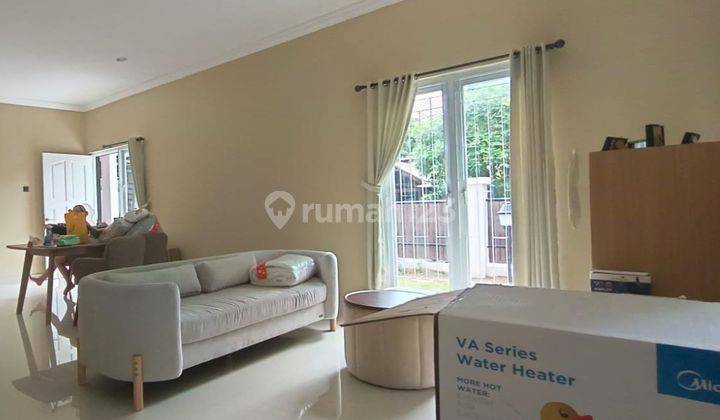 Rumah Hook luas full renovasi @ Villa melati mas 2