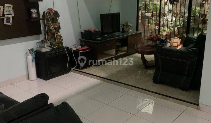 Rumah bagus 2 lantai siap huni di Villa melati mas 2