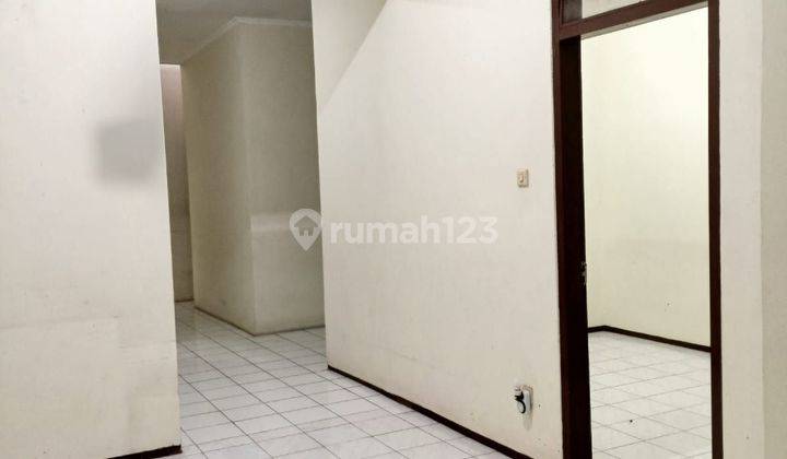 Rumah rapi terawat siap huni di Villa melati mas 2