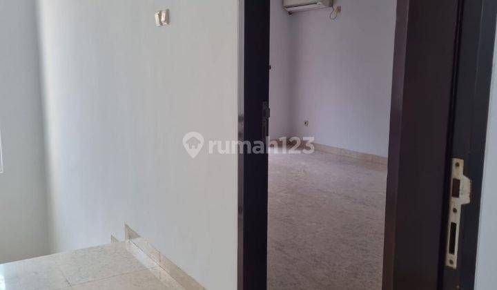 Disewakan rumah cantik siap huni + 4 unit AC di Regency melati mas 2