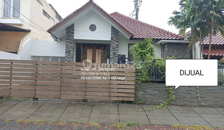 Rumah luas asri lokasi sangat bagus di Villa melati mas 1