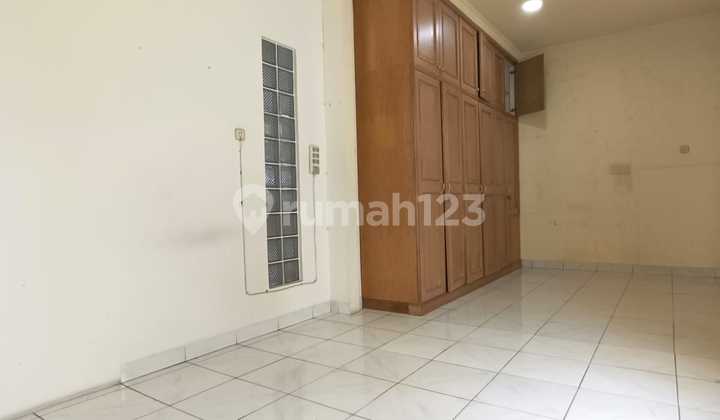Dijual Rumah 2.5 Lantai Hook @ Villa Melati Mas 2