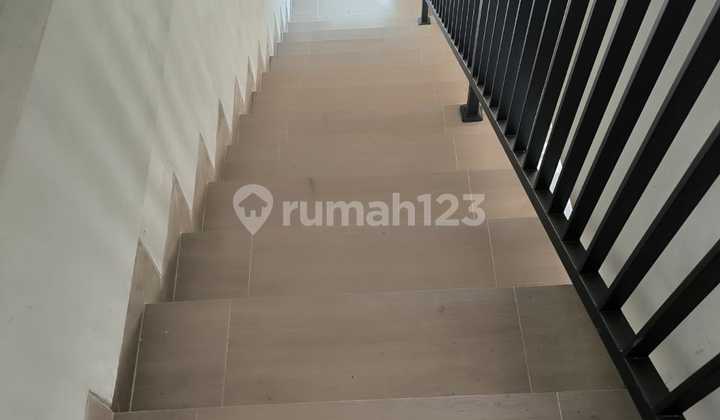 Rumah 3 Lantai Baru Gress @ Villa Melati Mas 2