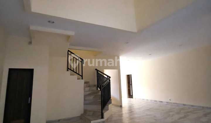 Dijual Rumah 2 Lantai Luas @ Villa Melati Mas 2