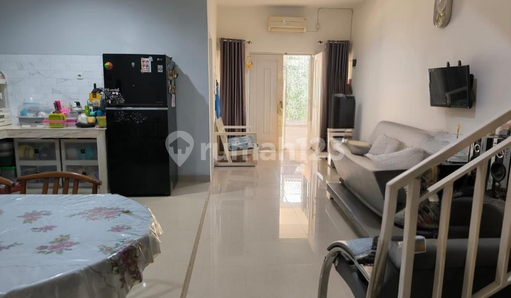 Dijual Rumah 2 Lantai Lokasi Sangat Bagus @ Regency Melati Mas
