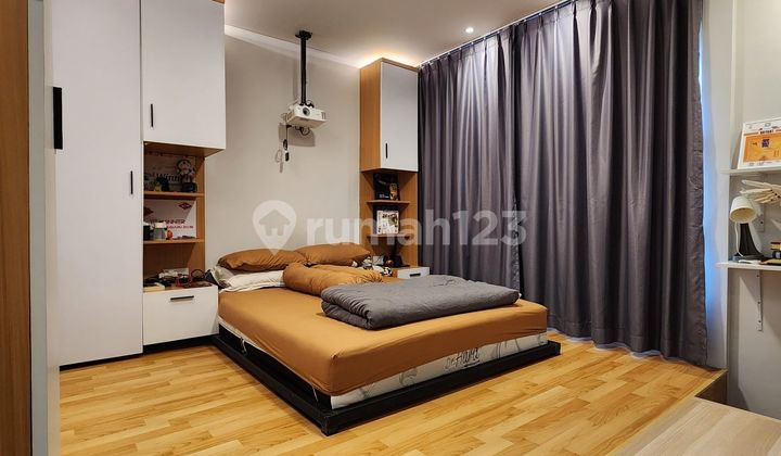 Rumah 2 lantai dekat Mall Summarecon dan pusat bisnis. Sudah Renovasi Rumah 2 lantai dekat Mall Summarecon dan pusat bisnis. Sudah Renovasi