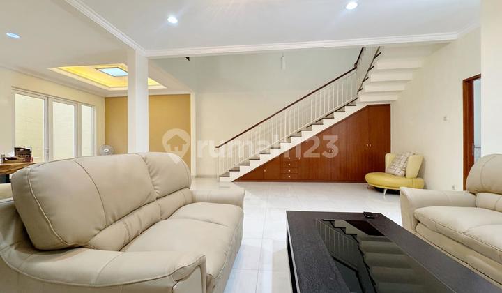 Ready-to-Occupy Tidy House in Madrid Modernland Cluster