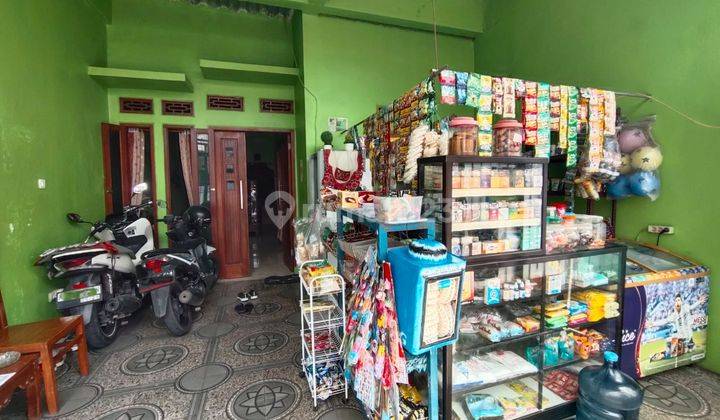 teras rumah 1,5 lantai di taman