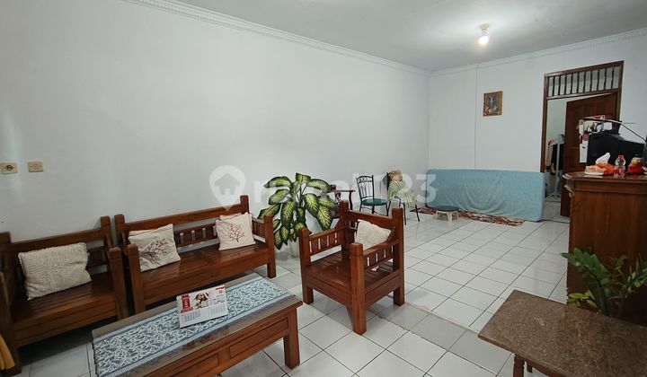 ruang tamu rumah murah di perumahan pura