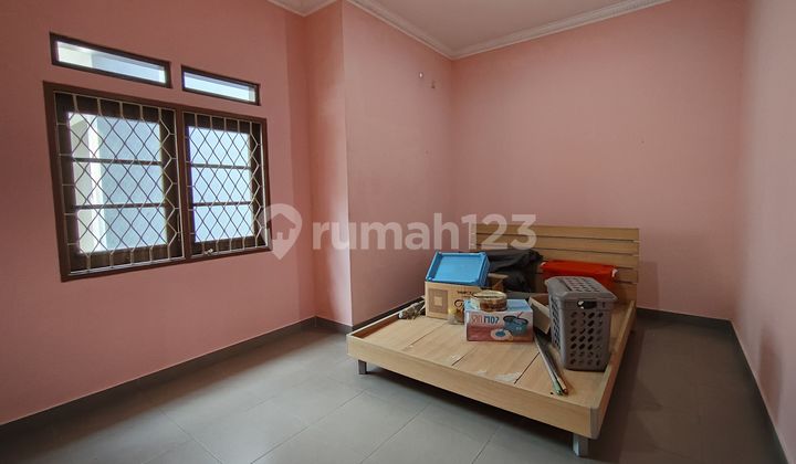 kamar tidur rumah strategis tanah hook di