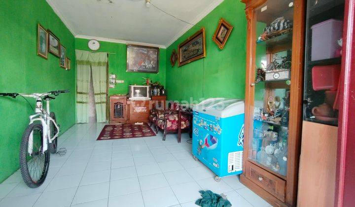 ruang tamu rumah murah di taman griya