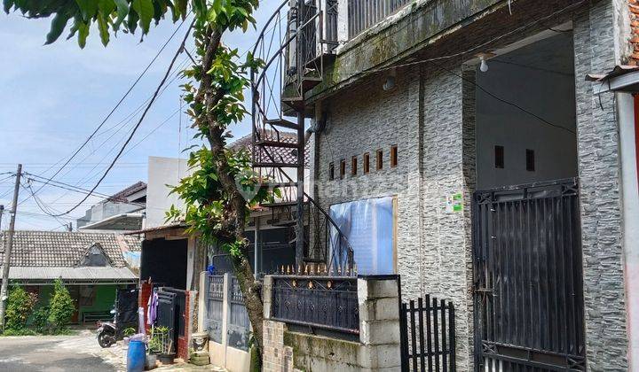 tampak depan rumah di taman griya kencana