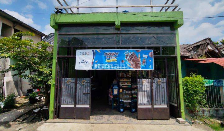 tampak depan rumah 1,5 lantai di taman
