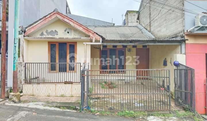 Strategic House in Visar Indah Pratama Housing Estate, Cibinong 2